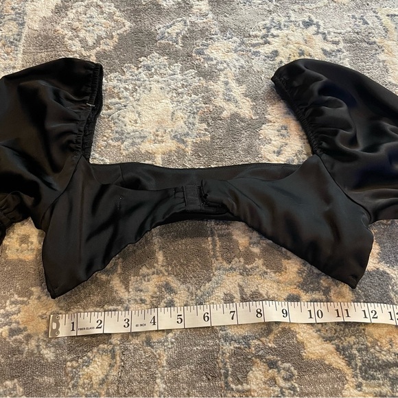 Black Puff Sleeve Crop Top - Picture 2 of 4